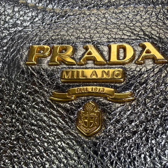 💥PRADA - Silver Metallic Vitello Daino Leather Shoulder Bag BN1346 - 136U894 - Picture 3 of 17